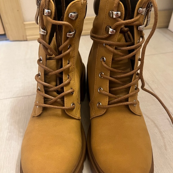 JustFab Sebbe Lace-Up Lug Sole Boots. Size 6. Color: Camel. - Picture 2 of 4
